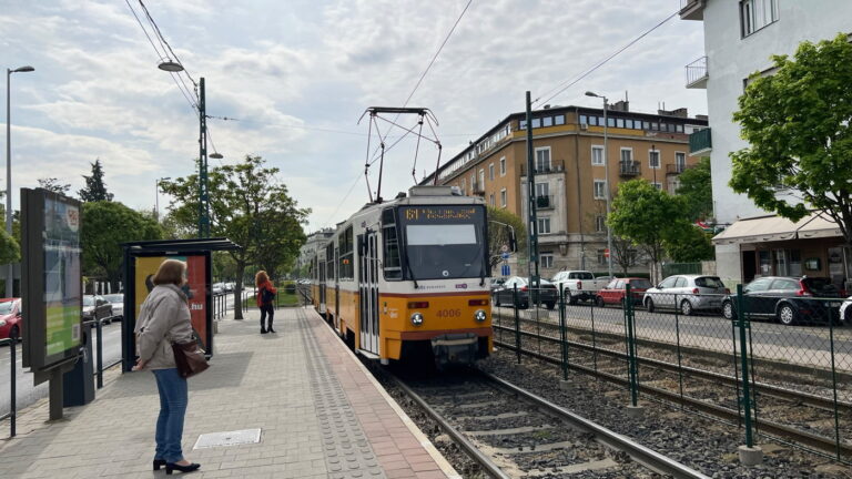 ブダペストの特徴ある登山鉄道・子供鉄道に乗車し、ヤーノシュ/セーチェーニ山観光【3日目】