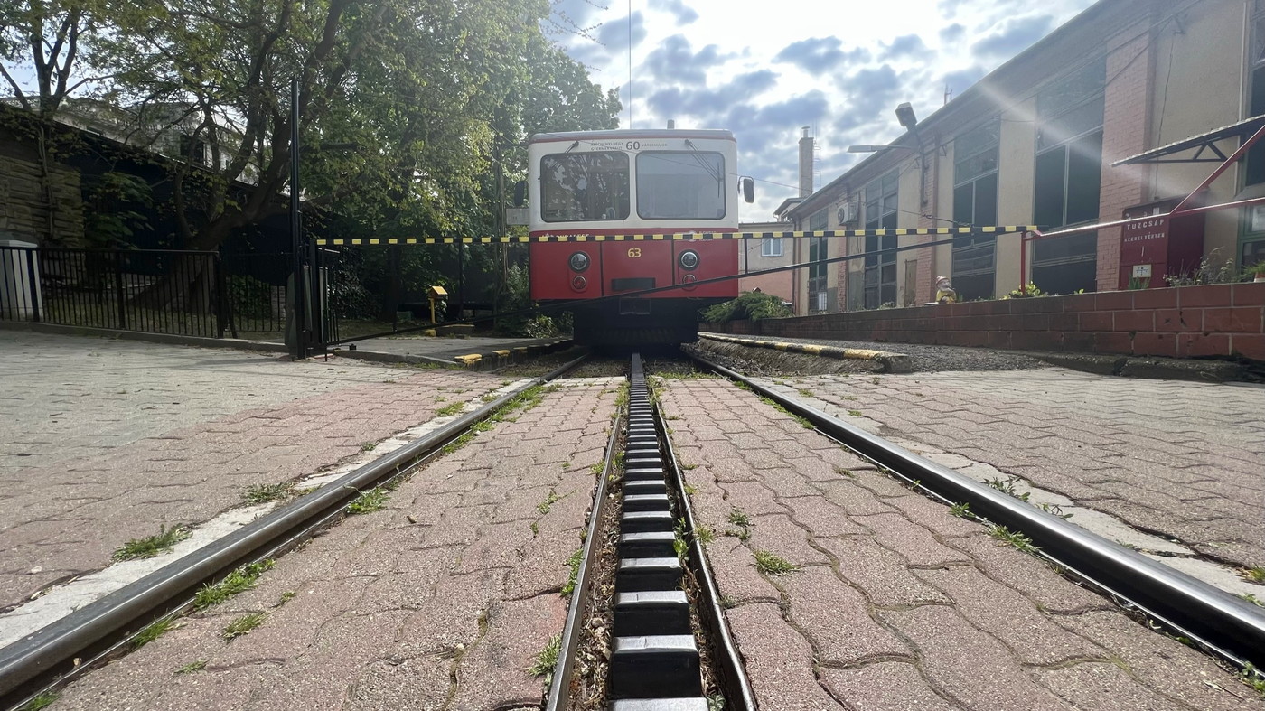 ブダペストの特徴ある登山鉄道・子供鉄道に乗車し、ヤーノシュ/セーチェーニ山観光【3日目】